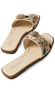 Замшевые шлепанцы с декоративными камнями