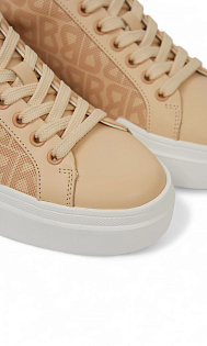 Кеды с логотипом