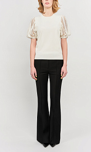 Пуловер с кружевными рукавами