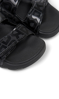 Шлепанцы с логотипом