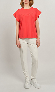 Футболка с вышитым логотипом